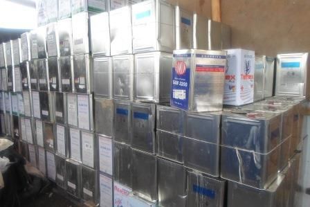 Lata cuadrada para la construccion